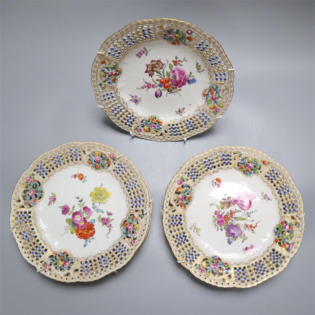 A set of five Samson of Paris floral painted dessert plates, 21cm